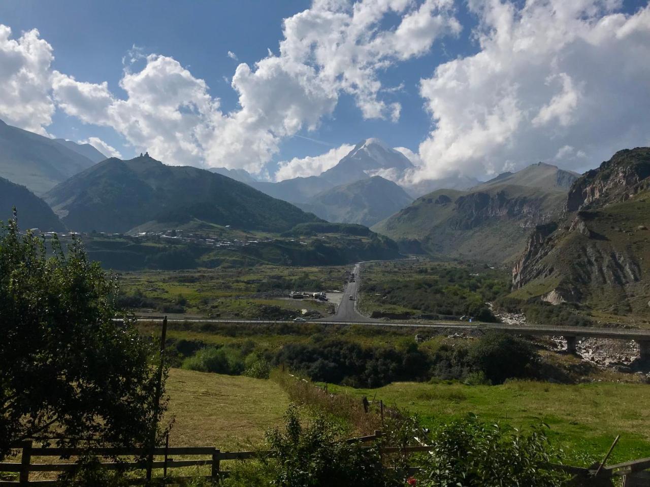 Riverside Kazbegi Екстериор снимка